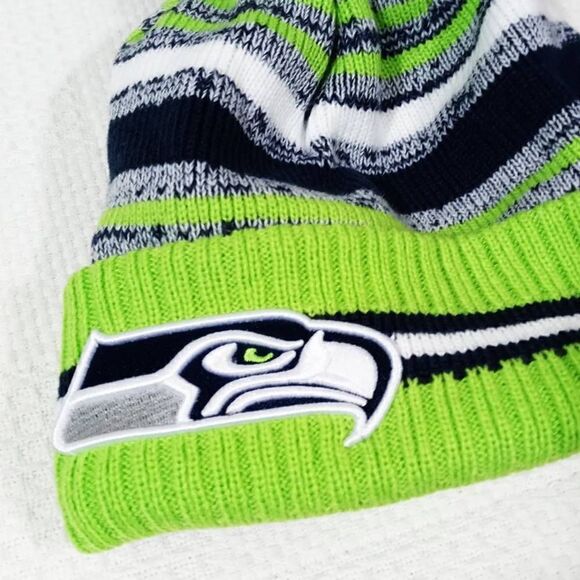 Seattle Seahawks NFL New Era Sideline Sport Pom Beanie Hat -G - Picture 2 of 4